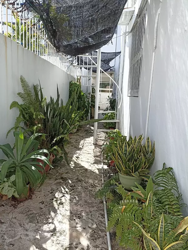 casas - VENDO CASA DE DOS NIVELES EN LA URBANIZACIÓN TROPICAL.AV. INDEPENDENCIA KM 71/2 8