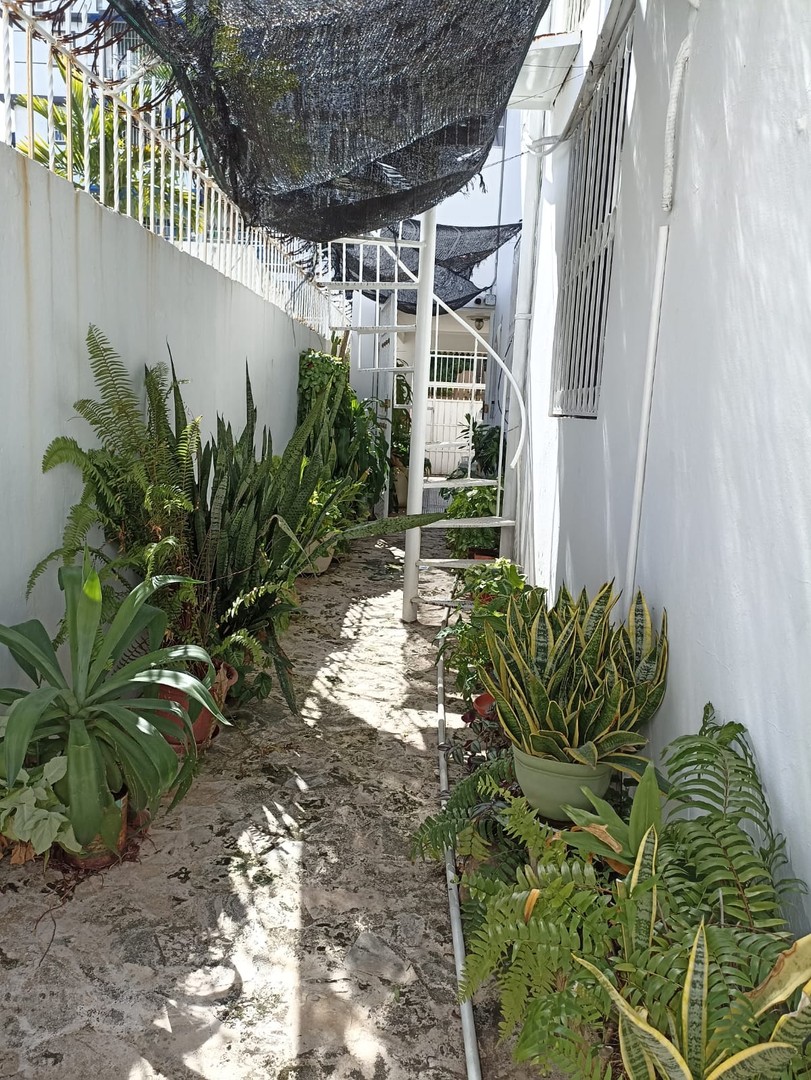 casas - VENDO CASA DE DOS NIVELES EN LA URBANIZACIÓN TROPICAL.AV. INDEPENDENCIA KM 71/2 7