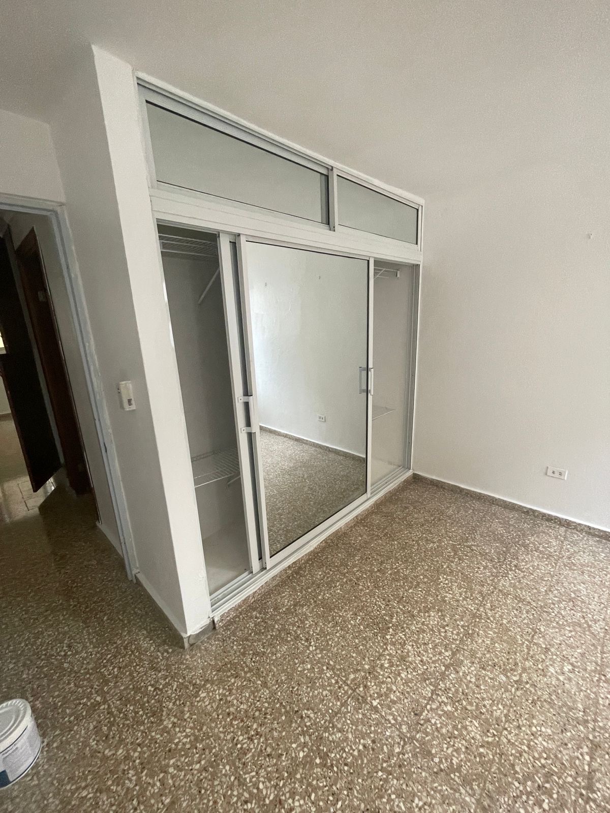 apartamentos - Alquiler de apartamento 4to nivel en Bella Vista con parqueo cerrado. 9