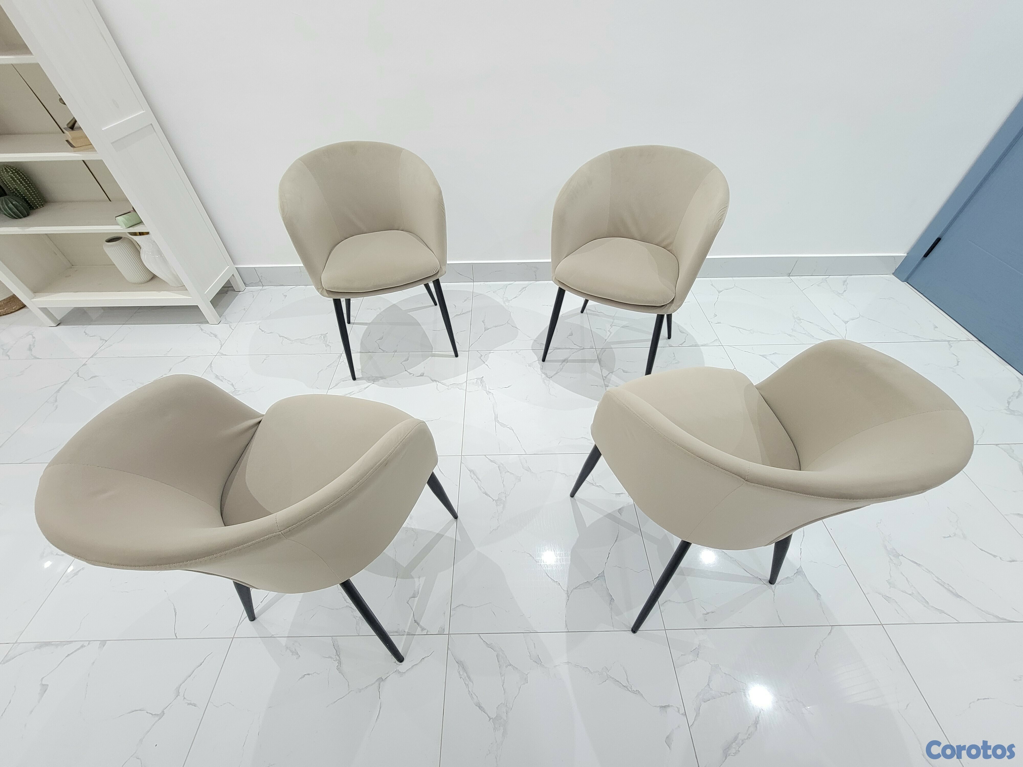 muebles y colchones - 4 sillas de comedor en tela beige y patas negras 1