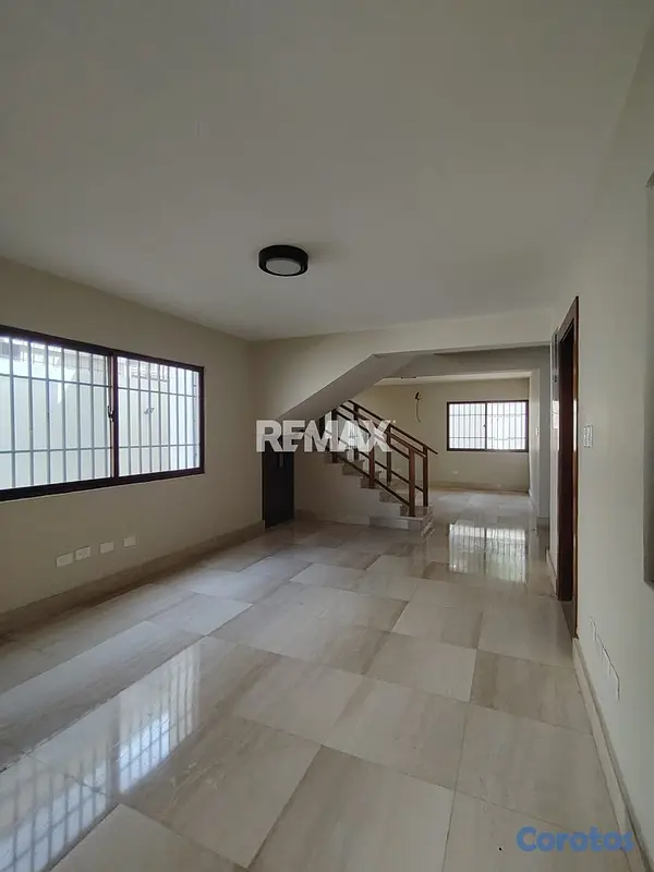 oficinas y locales comerciales - Casa/Local comercial en alquiler en Ensanche Parai 4