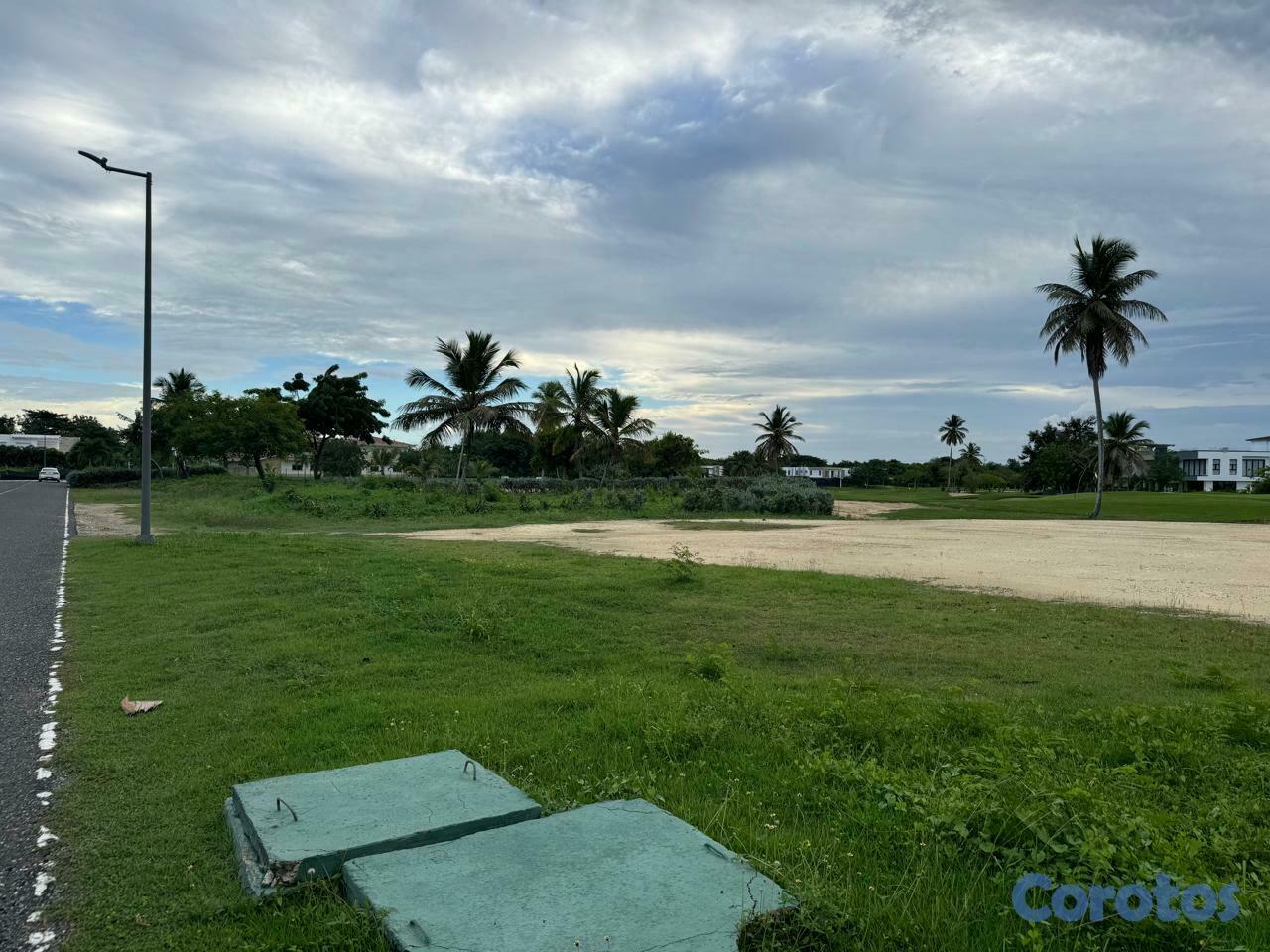 solares y terrenos - Solar en Playa Nueva Romana de 604 metros 3