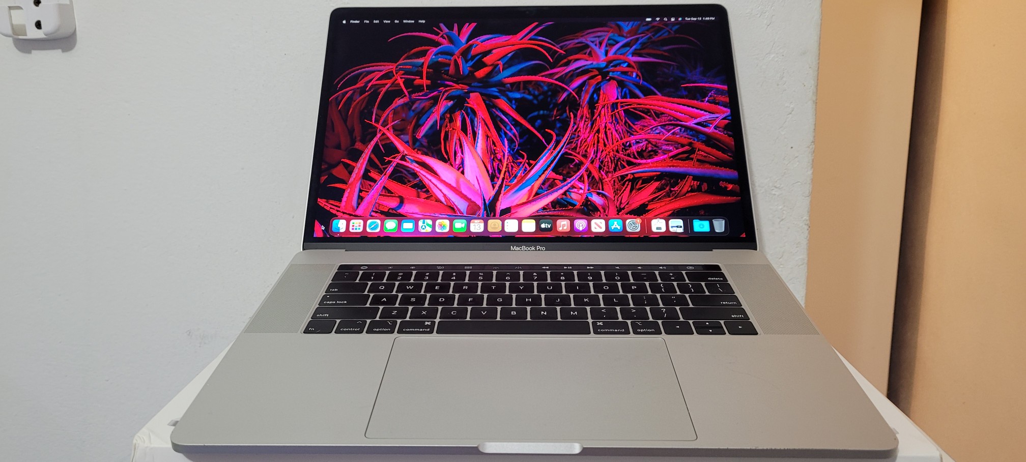 computadoras y laptops - Macbook Pro 15.4 Pulg Core i7 Ram 16gb Disco 256gb Año 2018 Doble Video Graphics 0