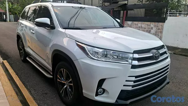 jeepetas y camionetas - Toyota higlander le 2019 5