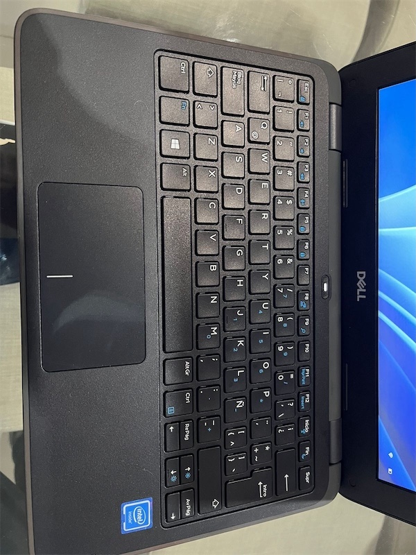 computadoras y laptops - Vendo Mini-laptop Dell  1