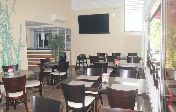 oficinas y locales comerciales - Local amplio en Cacicazgos  3