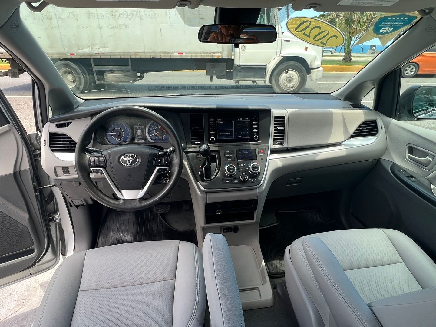 jeepetas y camionetas - Toyota Sienna CE 2020 1
