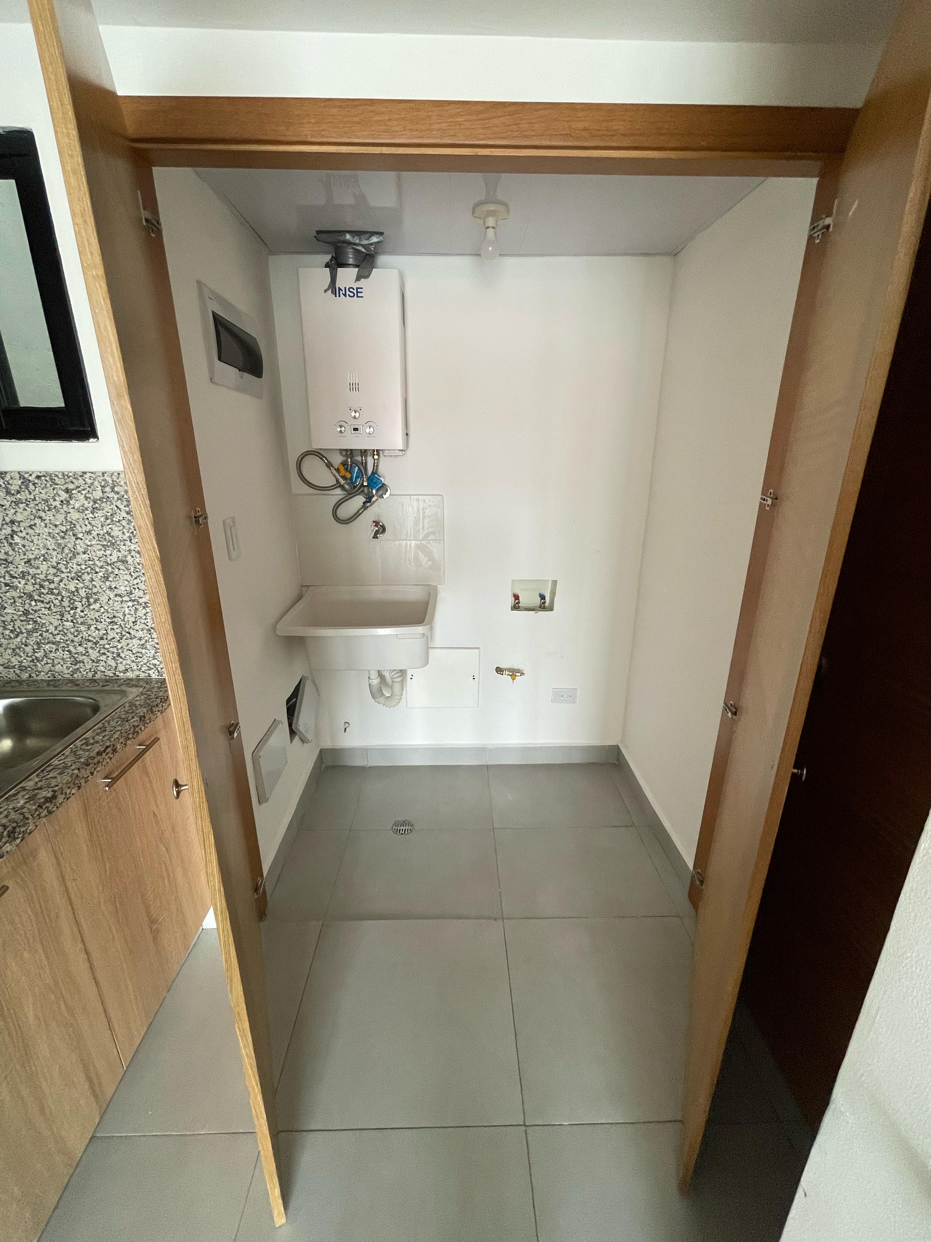 apartamentos - Se Alquila Apartamento Con Area Social En Evaristo 1
