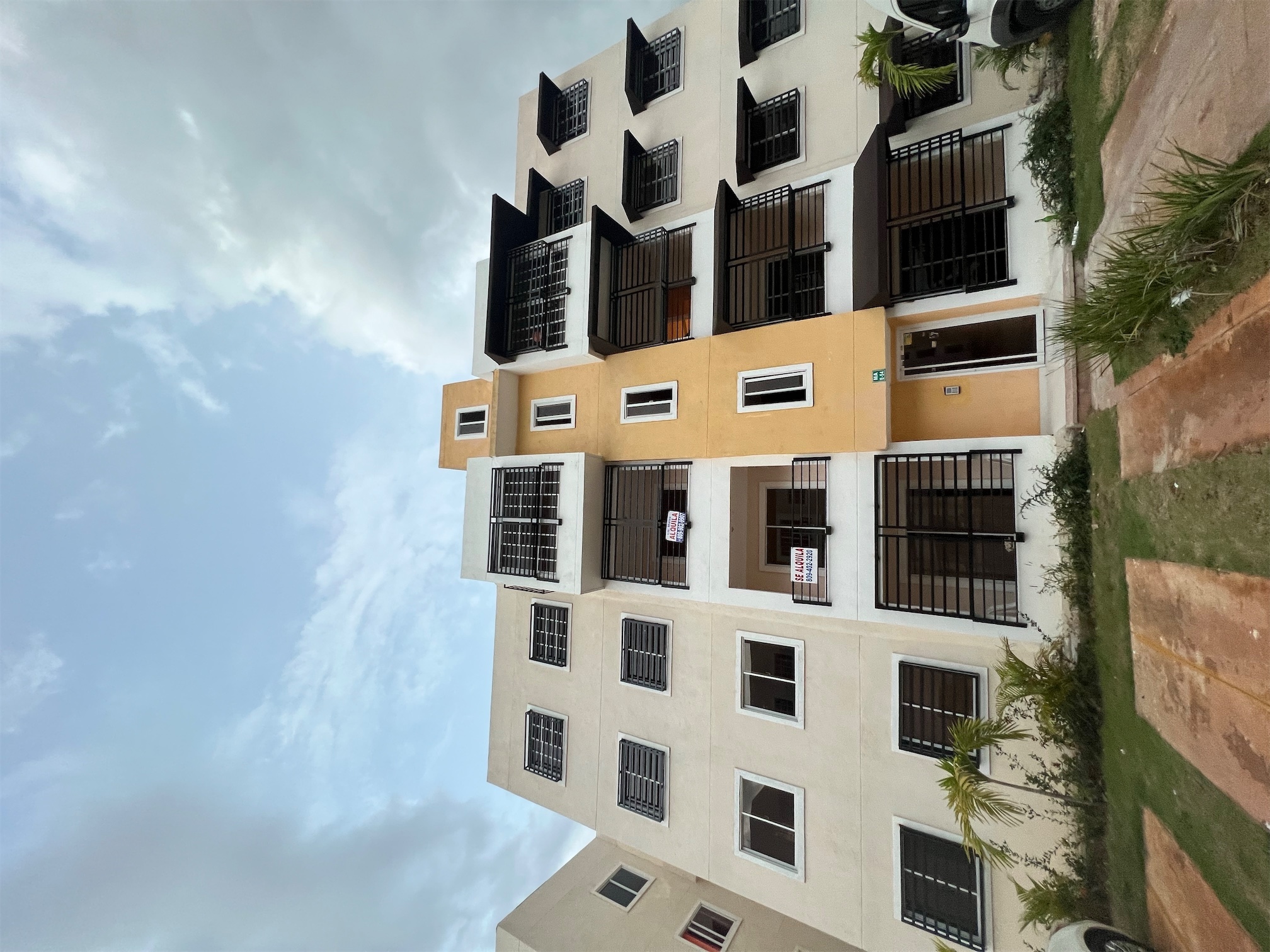 apartamentos - Se alquila apartamento nuevo 2do nivel en la autopista de san Isidro 4