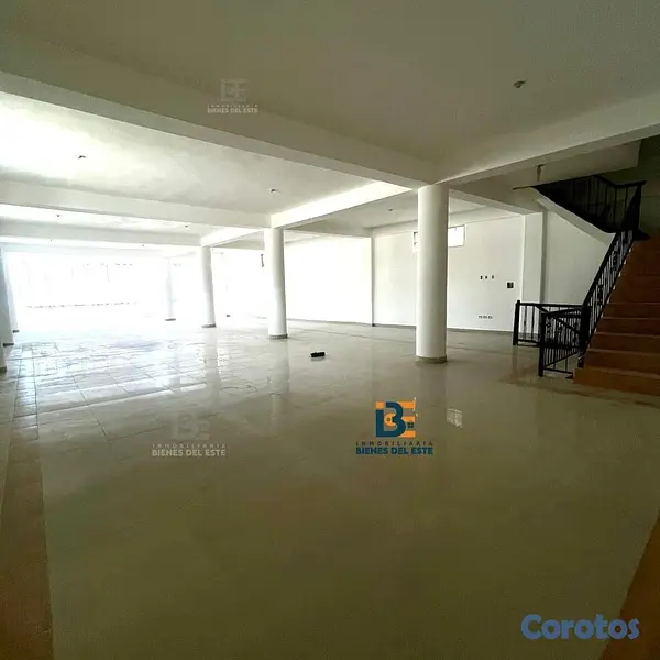 oficinas y locales comerciales - DE VENTA Amplio LOCAL COMERCIAL de Dos Niveles 📍EN 5