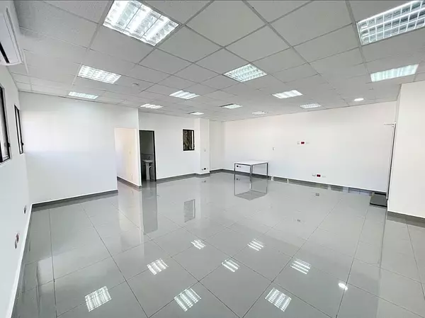 oficinas y locales comerciales - Local en los Prados 2