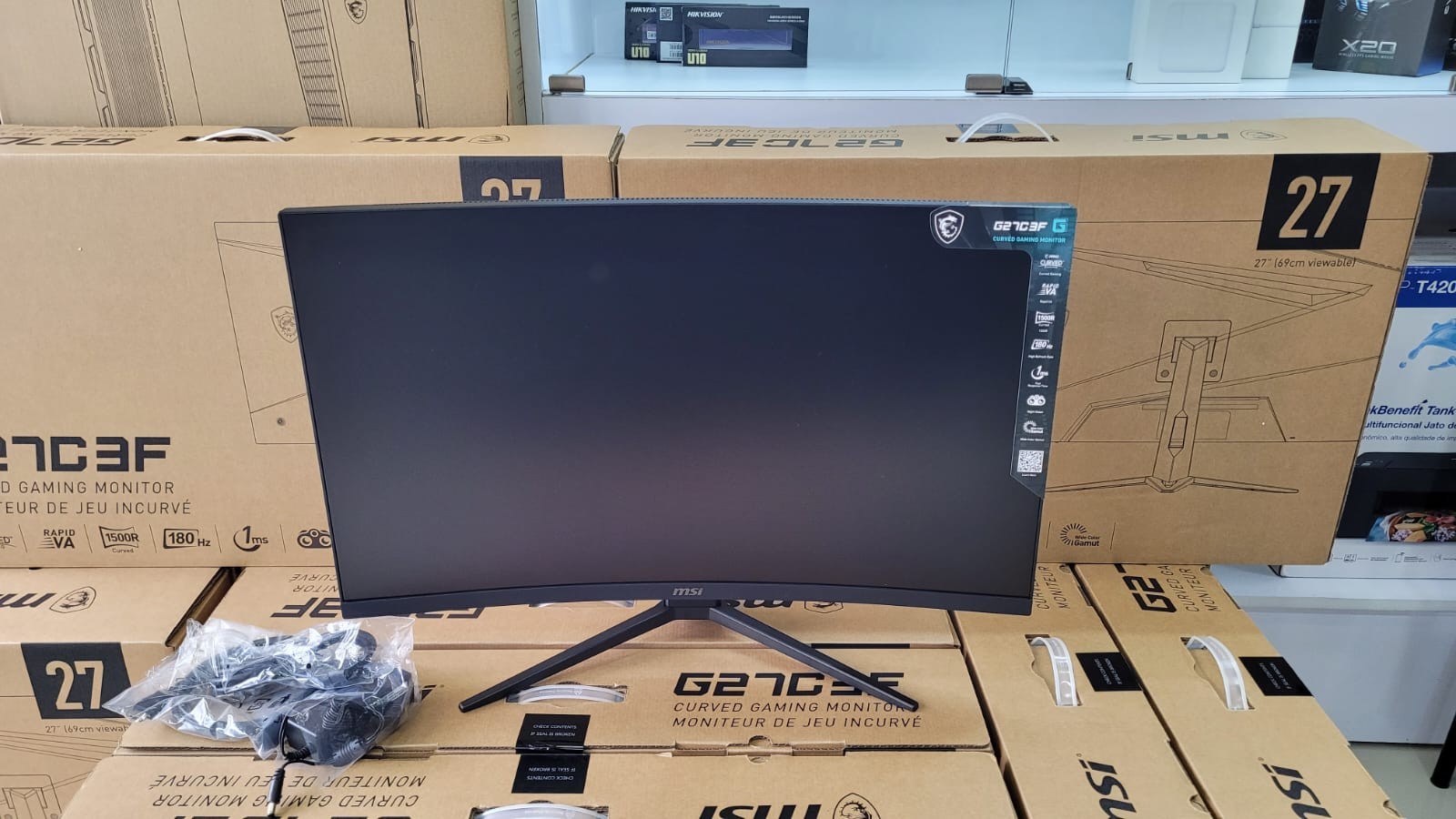 computadoras y laptops - Monitor Curvo Msi , 180Hz , 1ms , 27 Plg, FHD 1080P 1