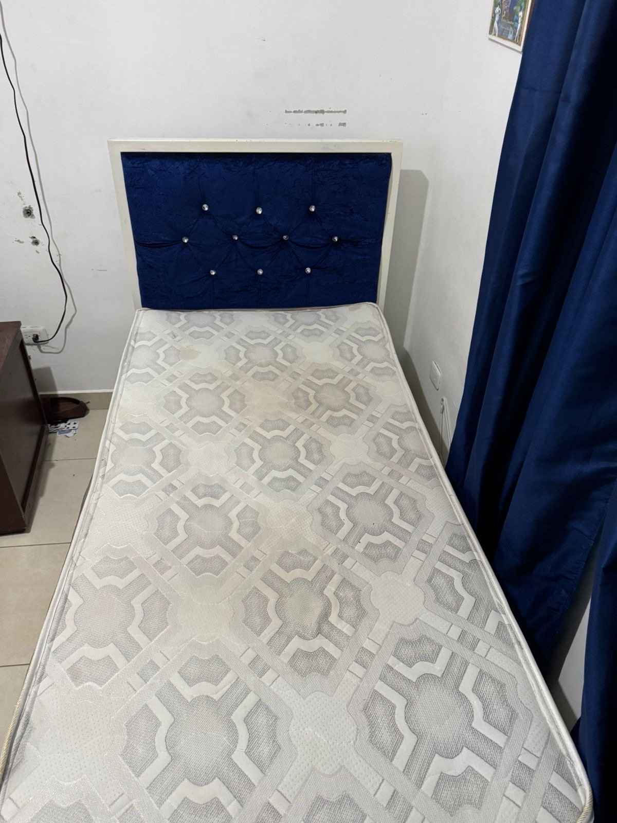 muebles y colchones - 2 Camas  twins con base de hierro 2