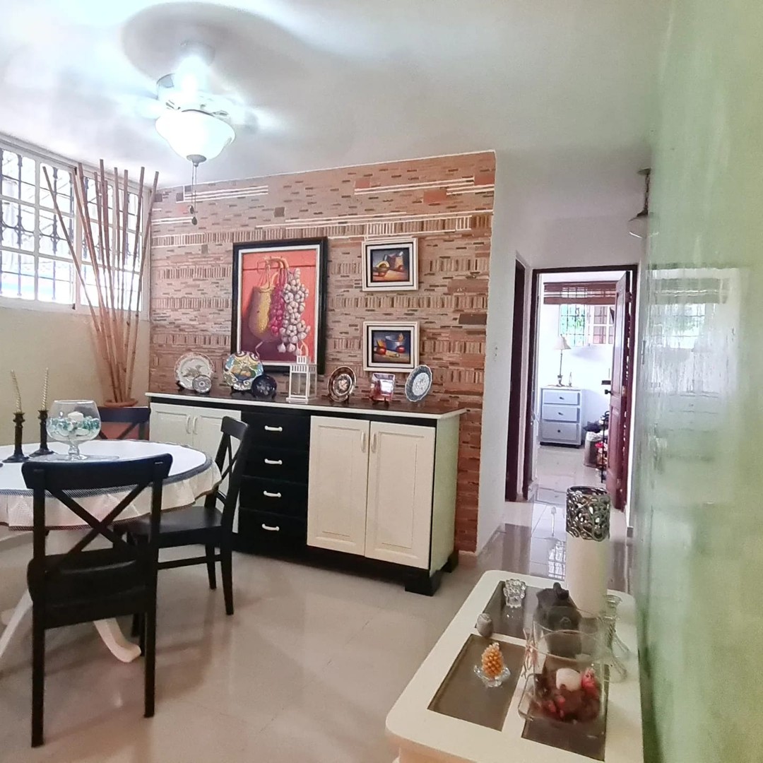 apartamentos - Km 10 de la independencia, Sector velazcasas.

Casa de dos niveles  0