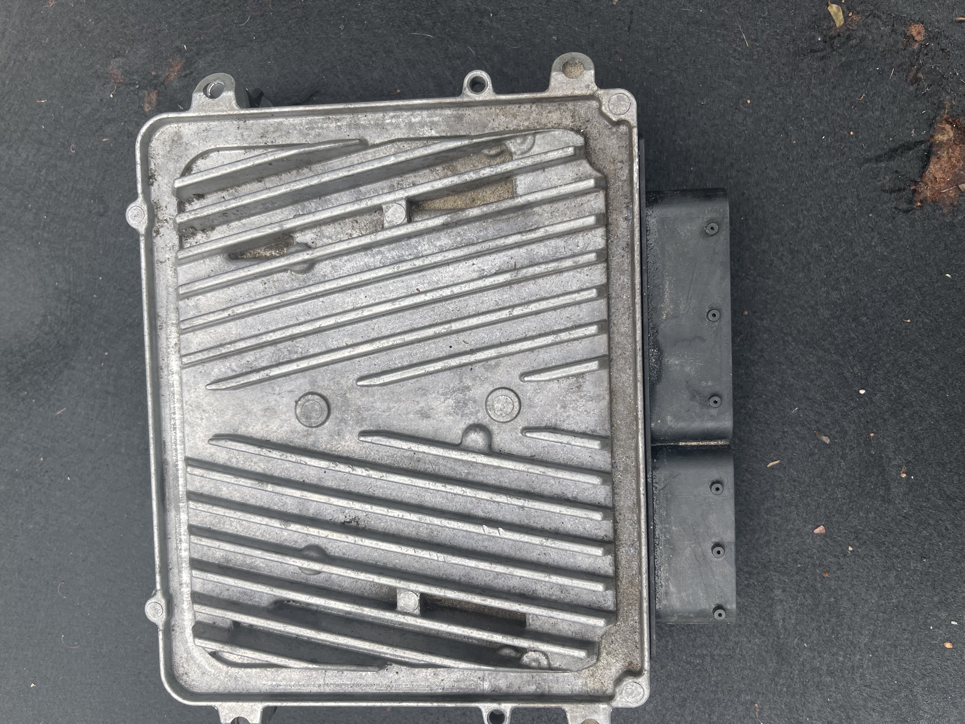repuestos - Mercedes GL 450 Computadora Motor V-8
2007 2012 1