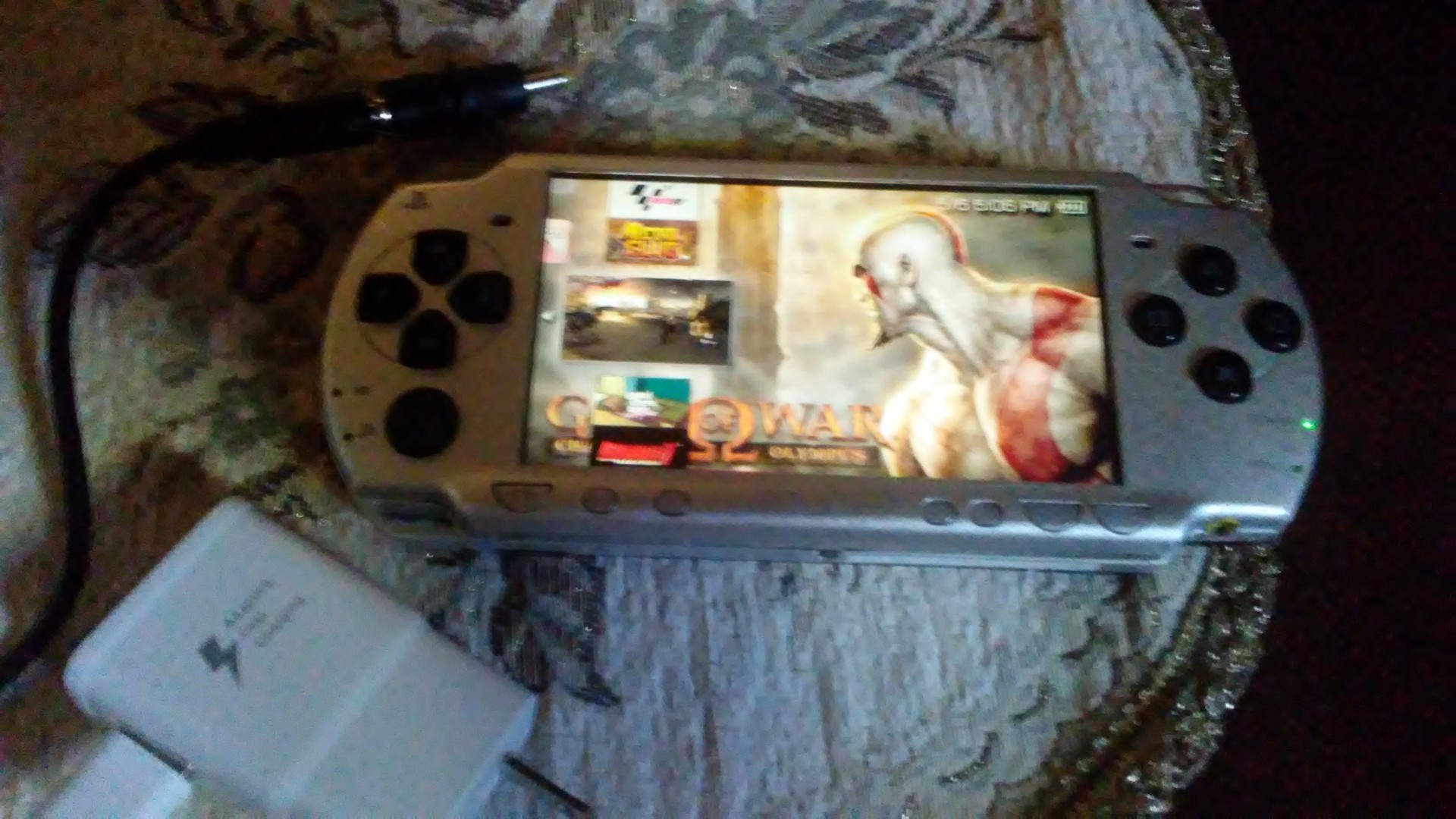 consolas y videojuegos - PSP 16gb con cargador y juegos 