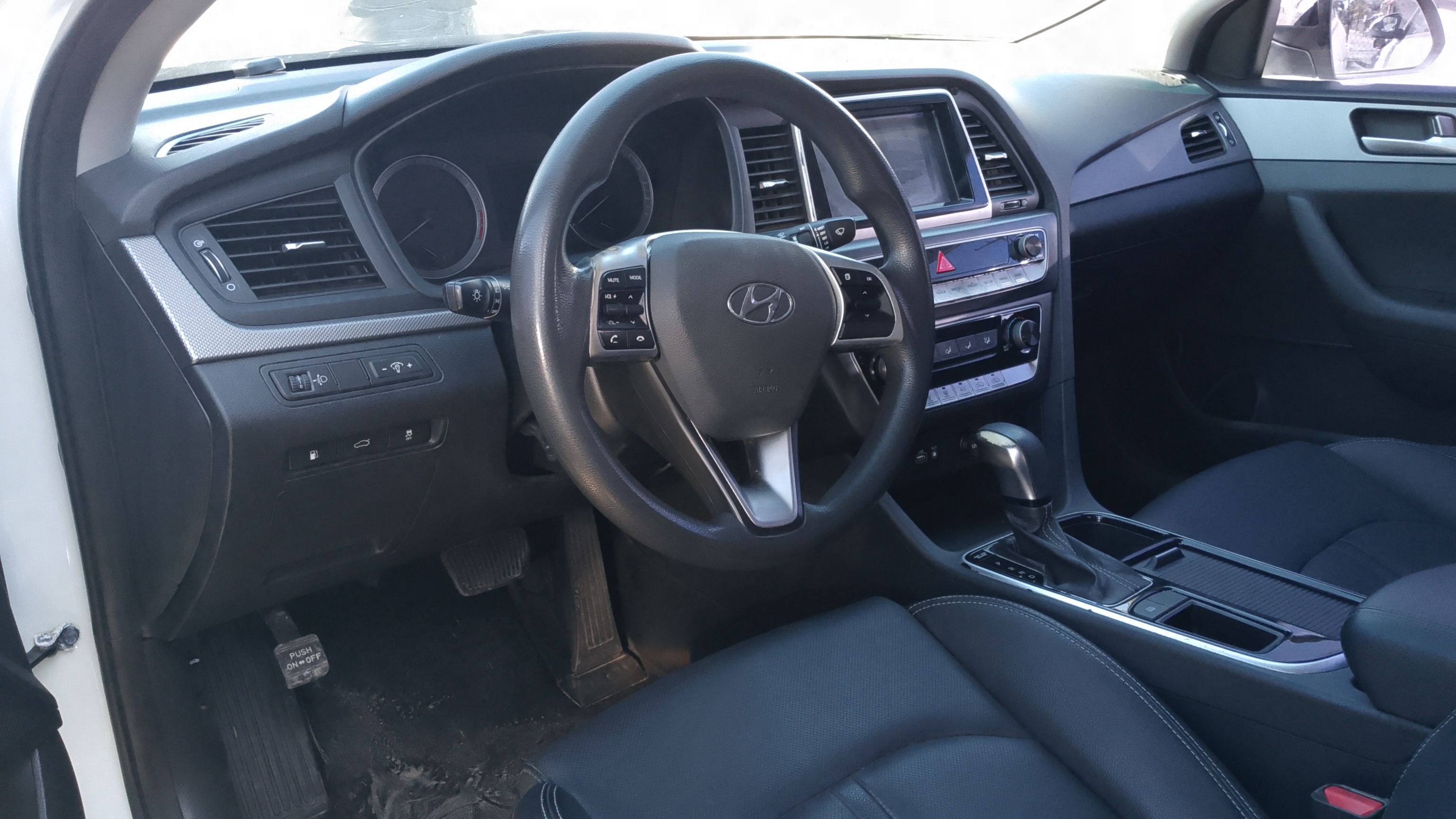 carros - HYUNDAI NEW RISE 2019 BLANCO DESDE: RD$715,100.00