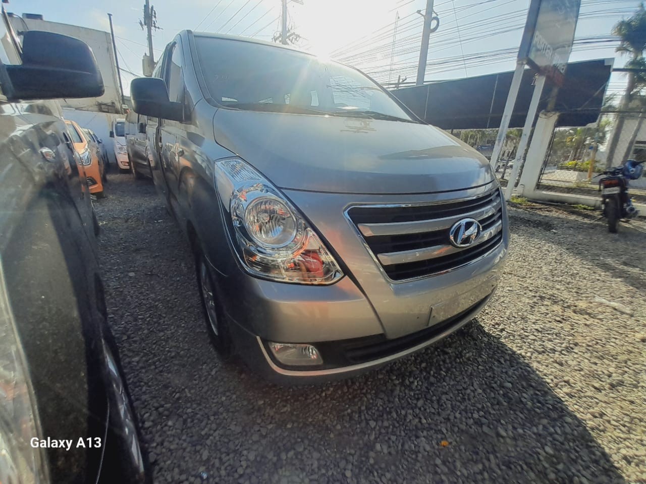 jeepetas y camionetas - HYUNDAI STAREX 2017 GRIS 0