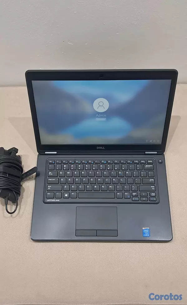 computadoras y laptops - Laptop Dell i5 8GB Ram 250GB SSD Win 10 E5450 3