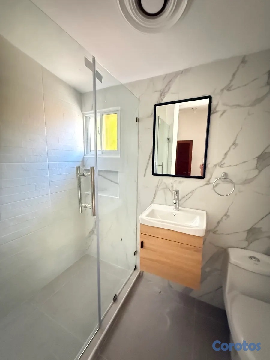 casas - Se alquila casa en los Cacicazgos, 2 niveles 3 habitaciones  8