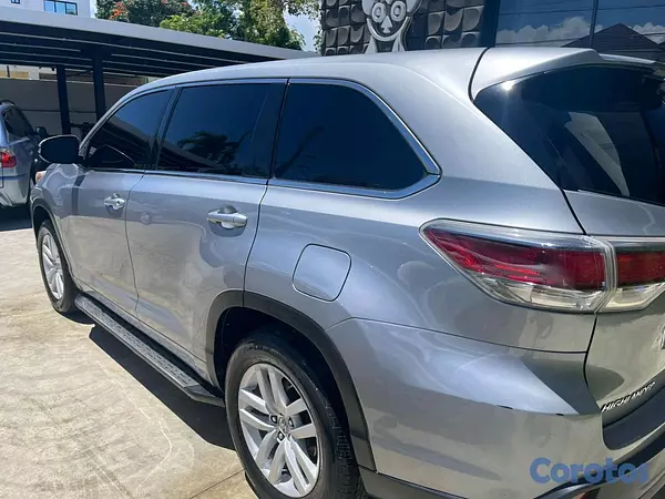 jeepetas y camionetas - Toyota higlander le 2015 3