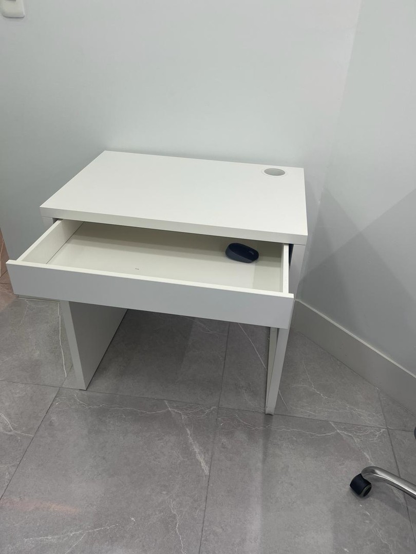 muebles y colchones - ESCRITORIO BLANCO IKEA (ARMADO)
(6 Meses de uso) 1
