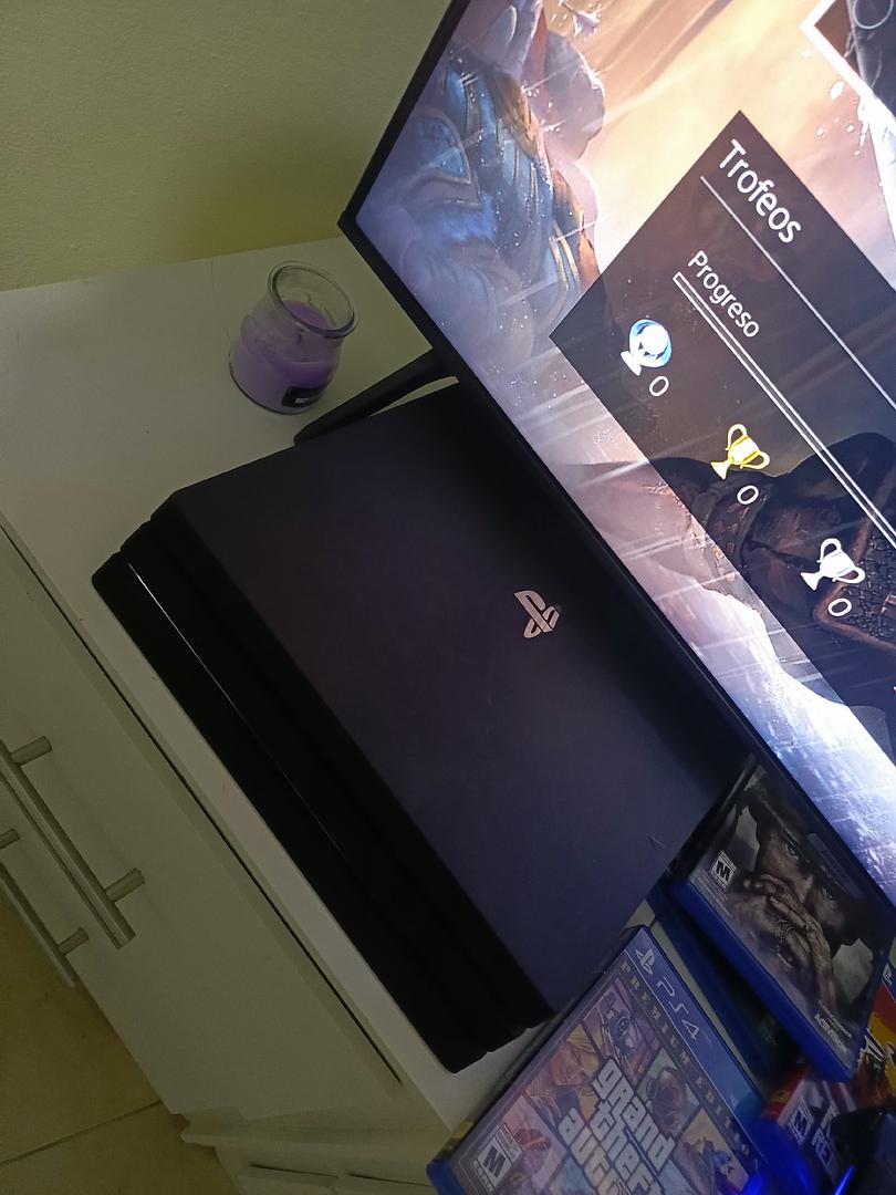 consolas y videojuegos - muy buen estado ps4 pro 1 tera 0