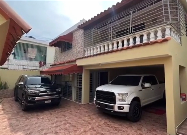 casas - Venta de casa de dos niveles en Cancino Santo Domingo este  3