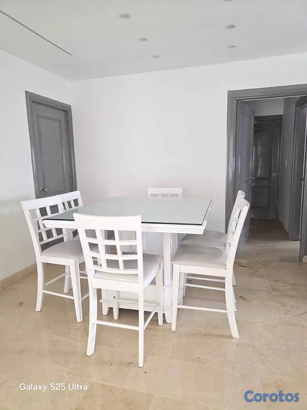 apartamentos - URBANIZACION REAL Apto. Clásico remodelado en nivel alto, excelente Distribución 4
