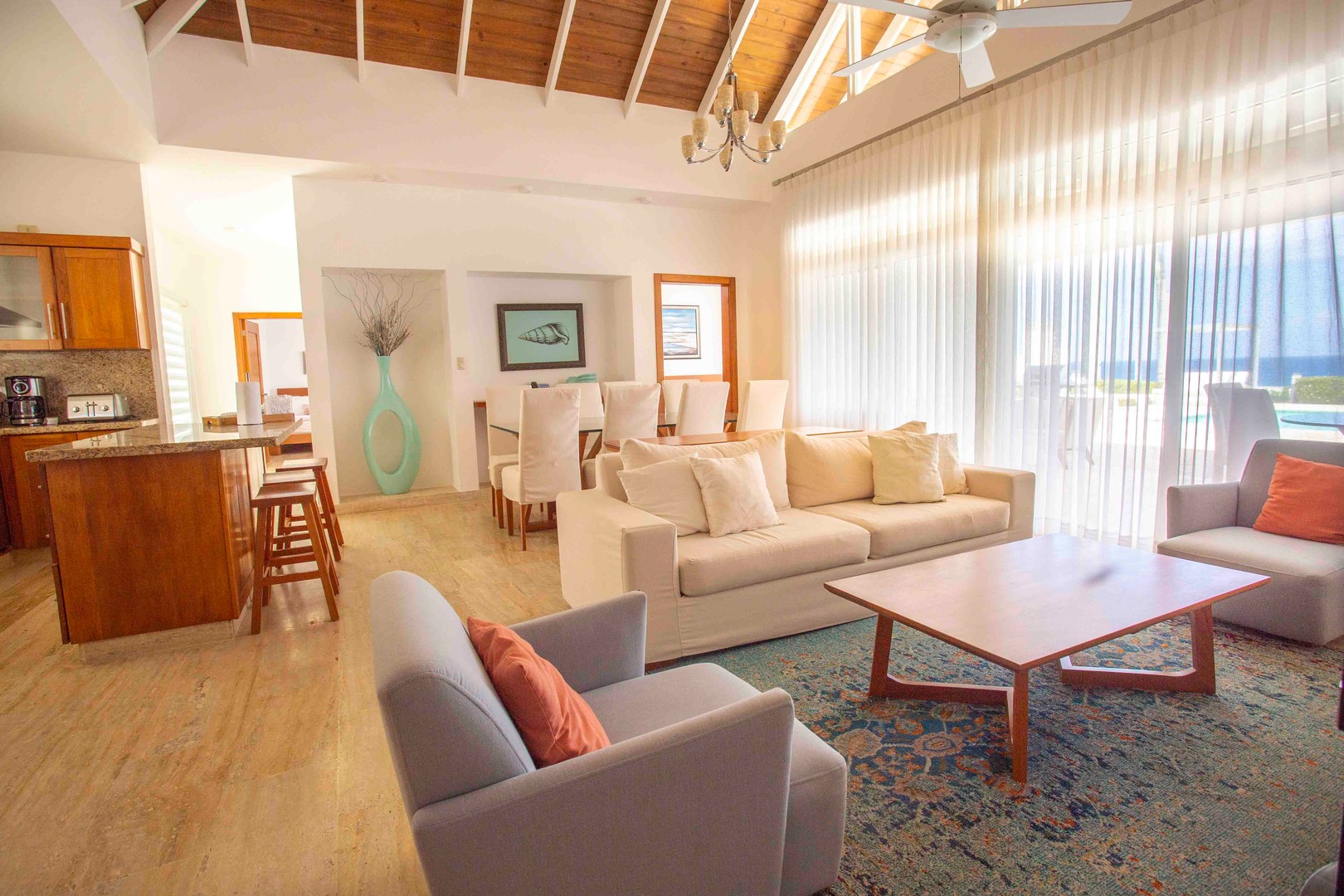 Villa de 3 habitaciones con vista panorámica en venta en Ocean Village Deluxe.