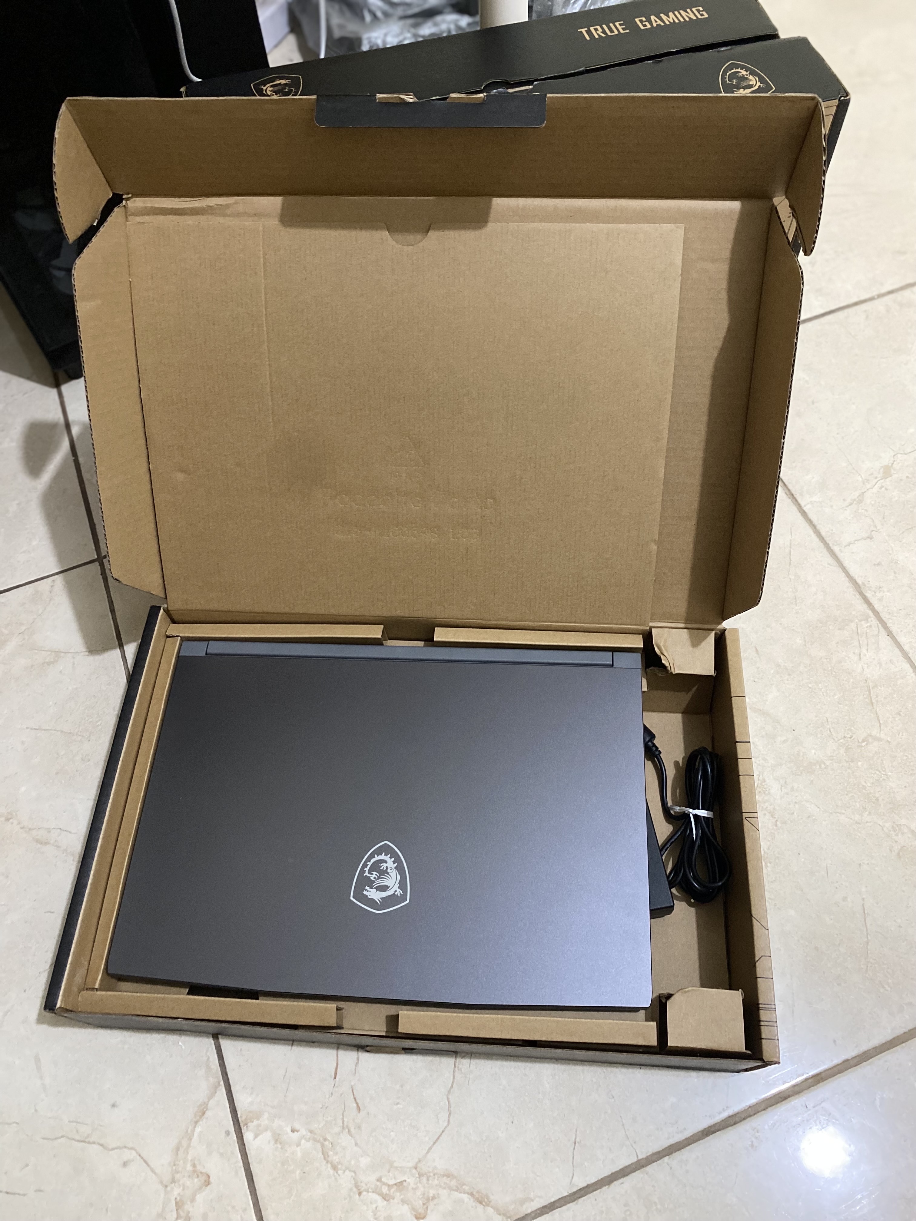 computadoras y laptops - laptop gaming/gamer MSI thin 15 B13VE 3