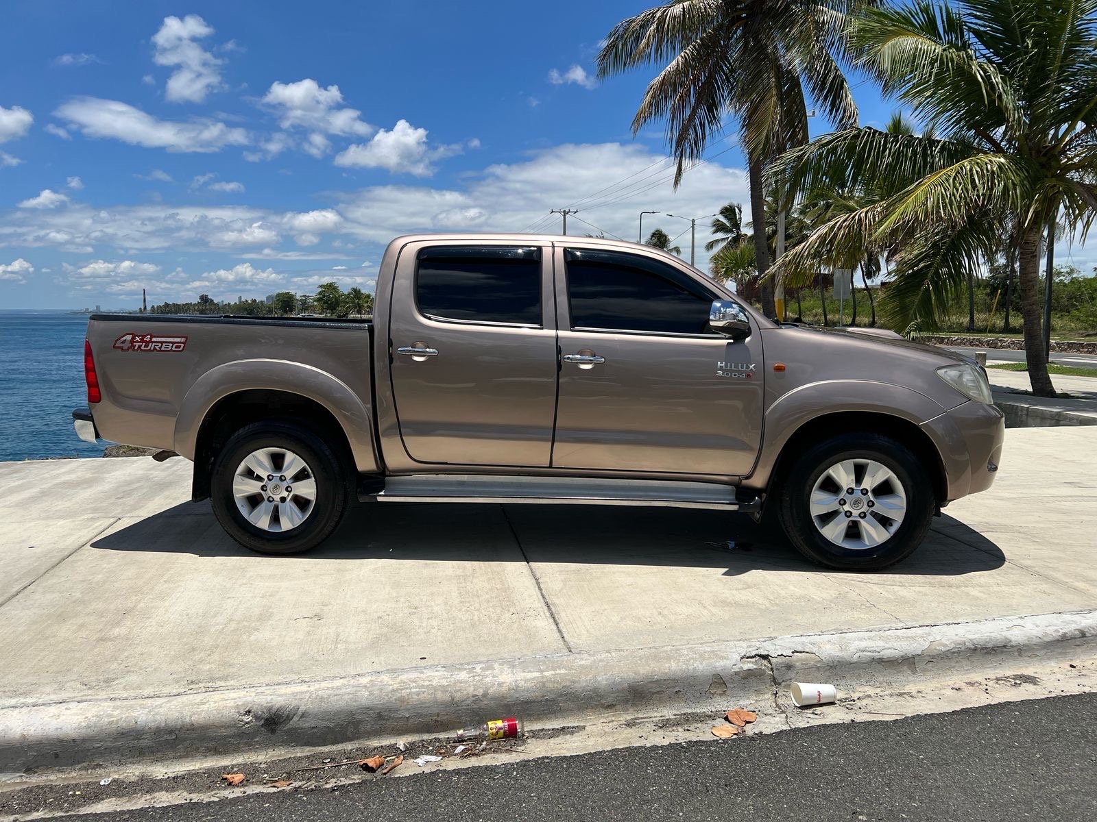 jeepetas y camionetas - TOYOTA HILUX SRV 2007 DIÉSEL 4X4 DOBLE CABINA! FINANCIAMIENTO DISPONIBLE, NUEVA 2