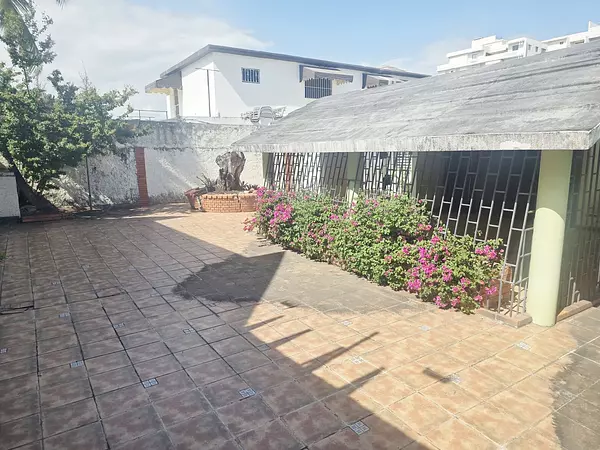 casas - Casa en Venta céntrica y comercial  3