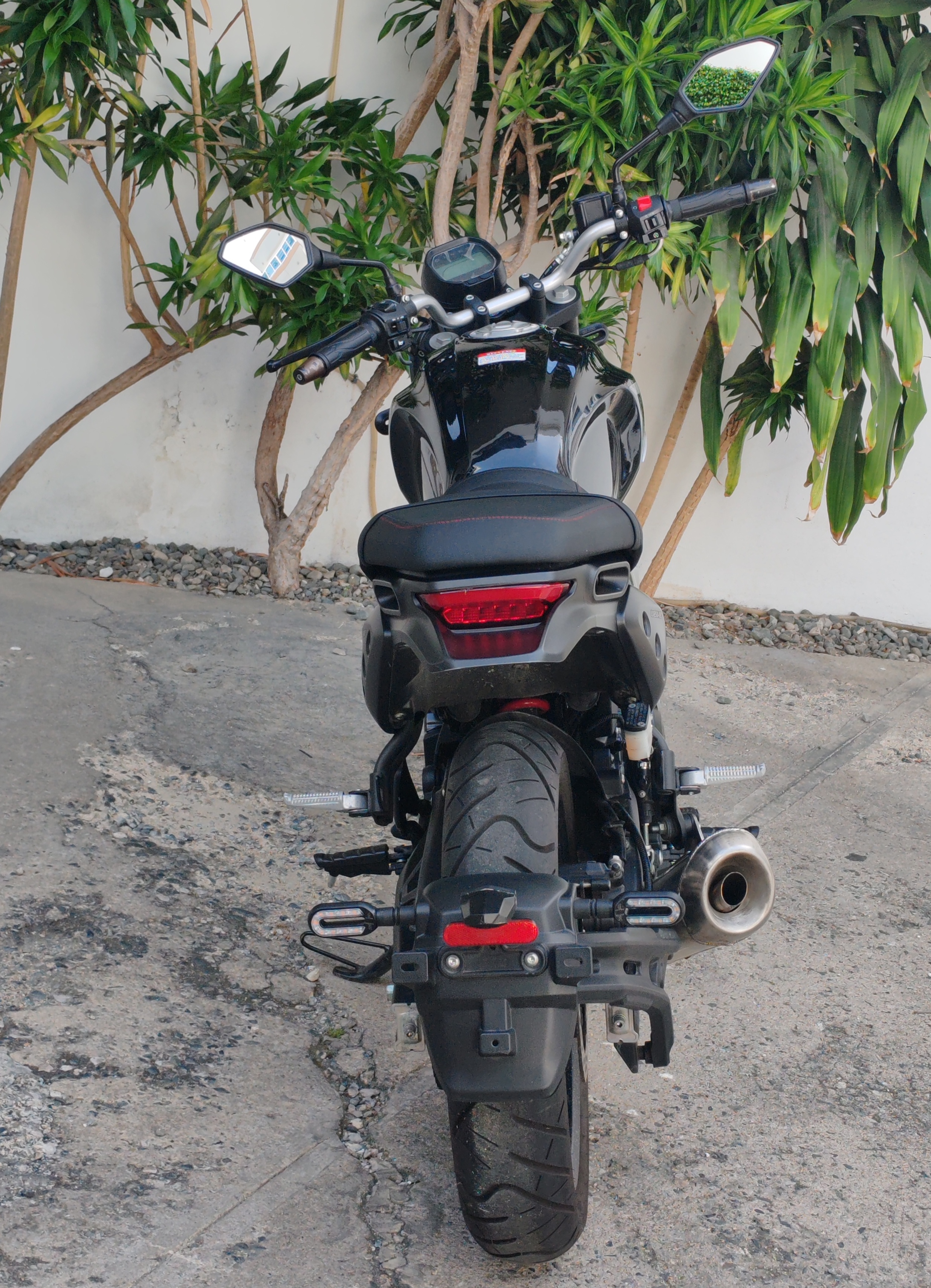 motores y pasolas - Loncin AC4 250C color negro Seminueva 2