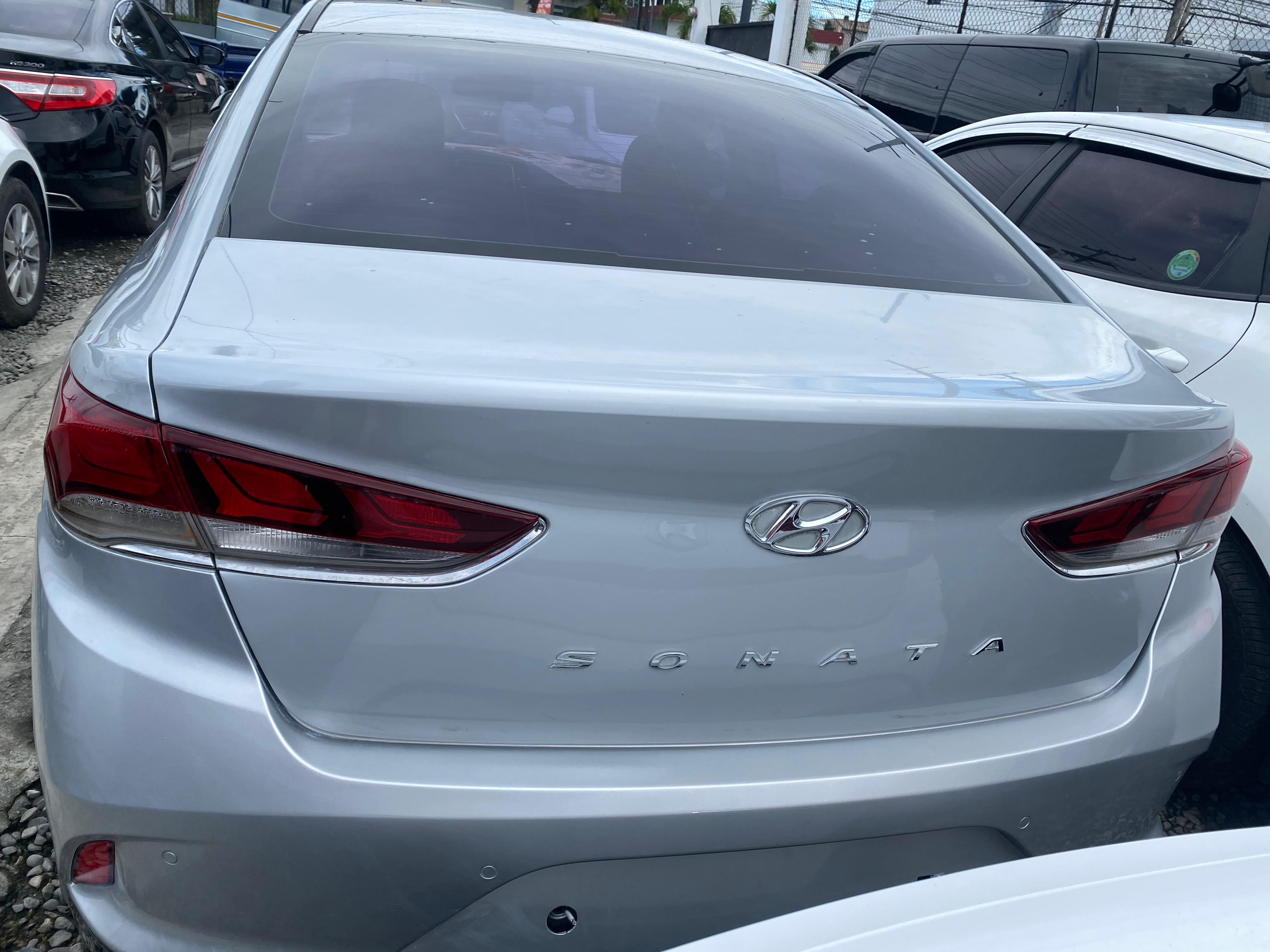 carros - HYUNDAI NEW RISE 2018 GRIS DESDE: RD$695,100.00 2
