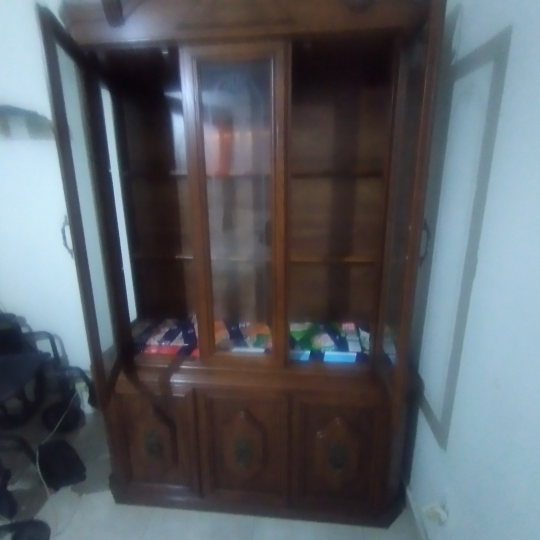 muebles y colchones -  victrina muy bella 