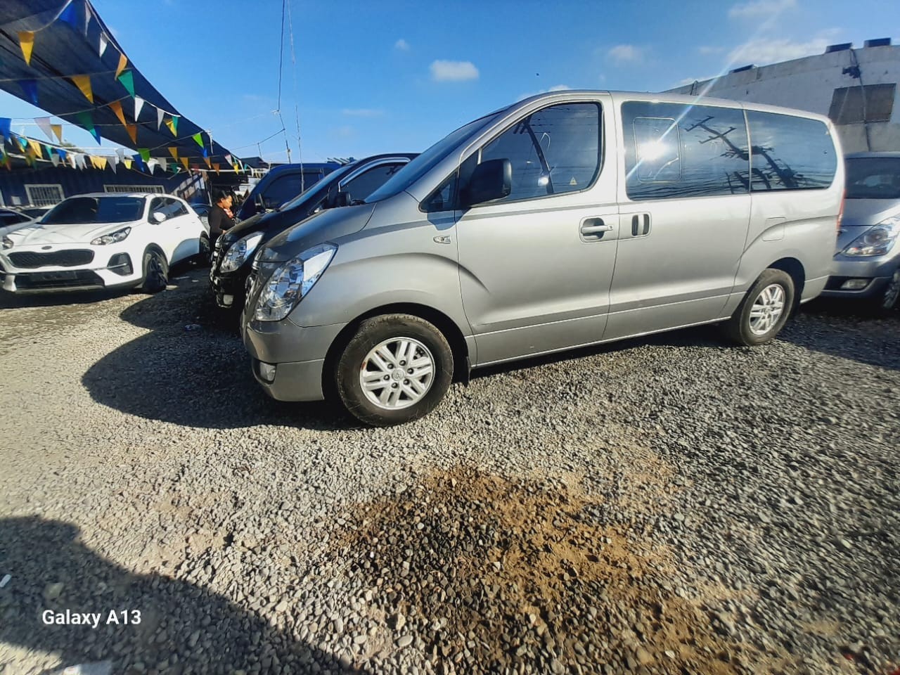 jeepetas y camionetas - HYUNDAI STAREX 2017 GRIS 1