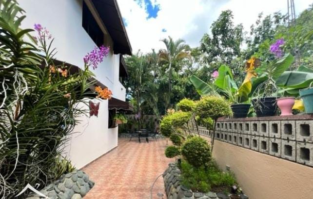 casas - SE VENDE CASA EN LA CASTELLANA
RD$35,000,000
3 HABS
2 PARQUEOS
2.5 BAÑOS
986.45 1