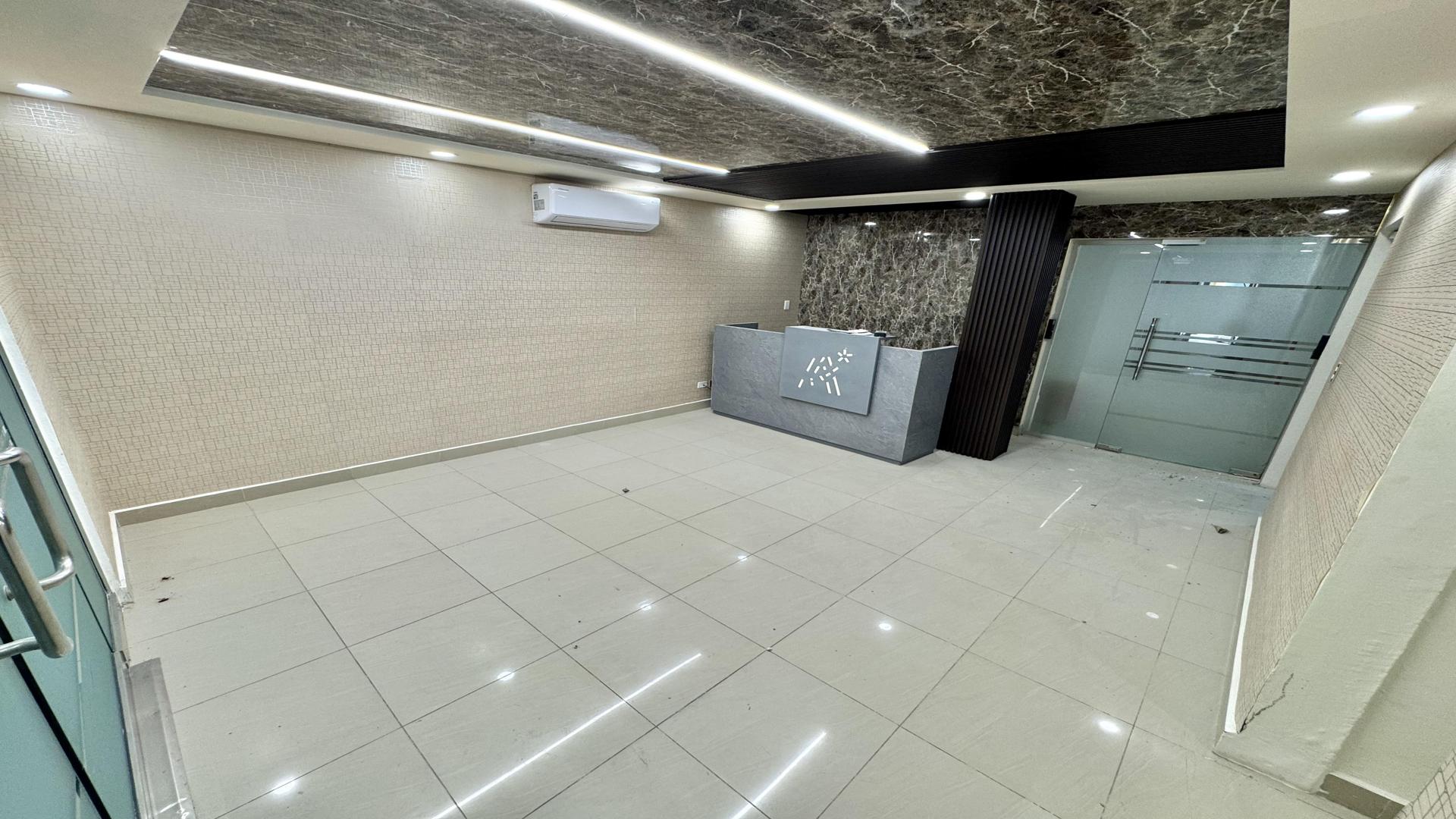 oficinas y locales comerciales - Locales Comerciales en Piantini