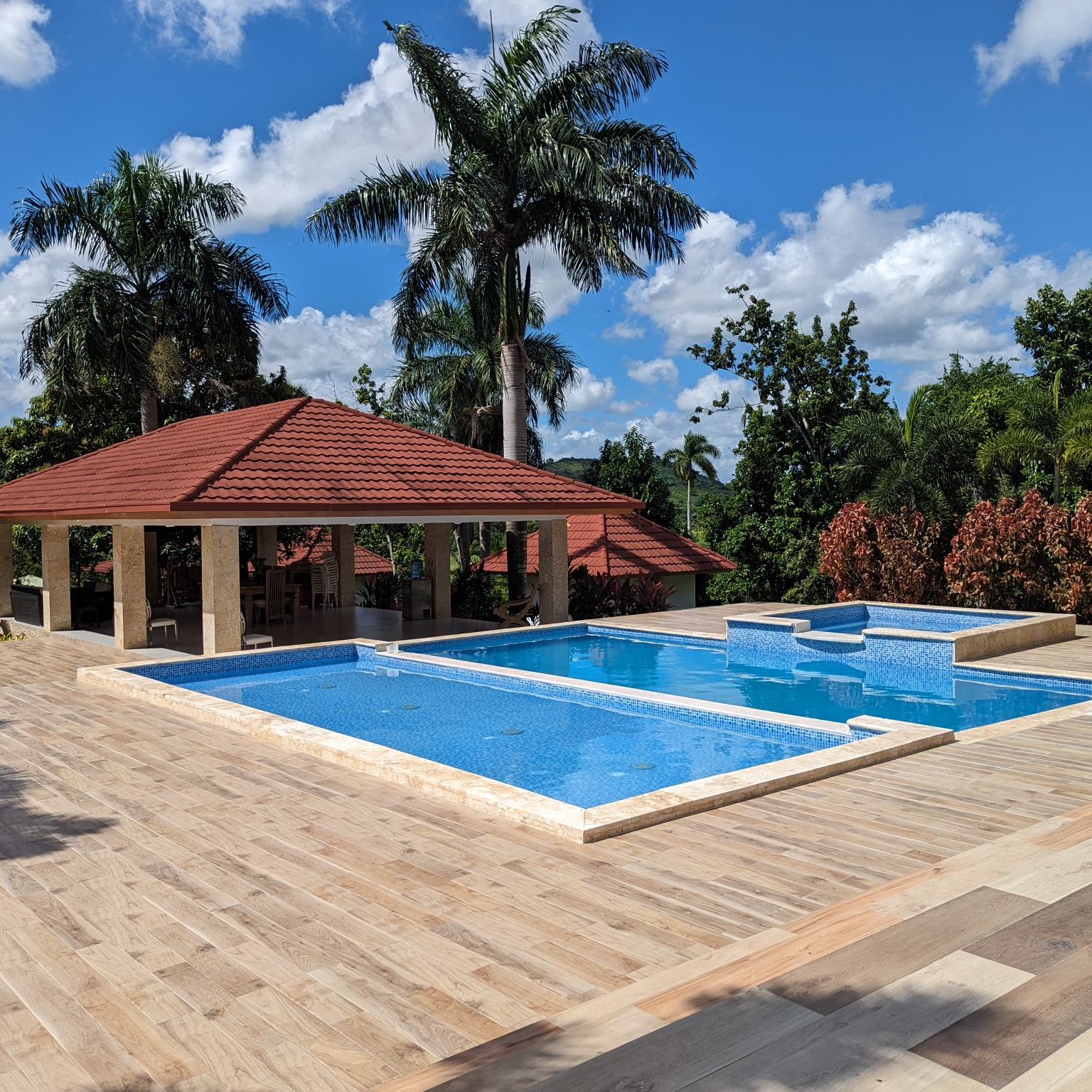 casas vacacionales y villas - Finca hermosa de fácil acceso en el Seibo, justo a borde de la carret asfaltada.