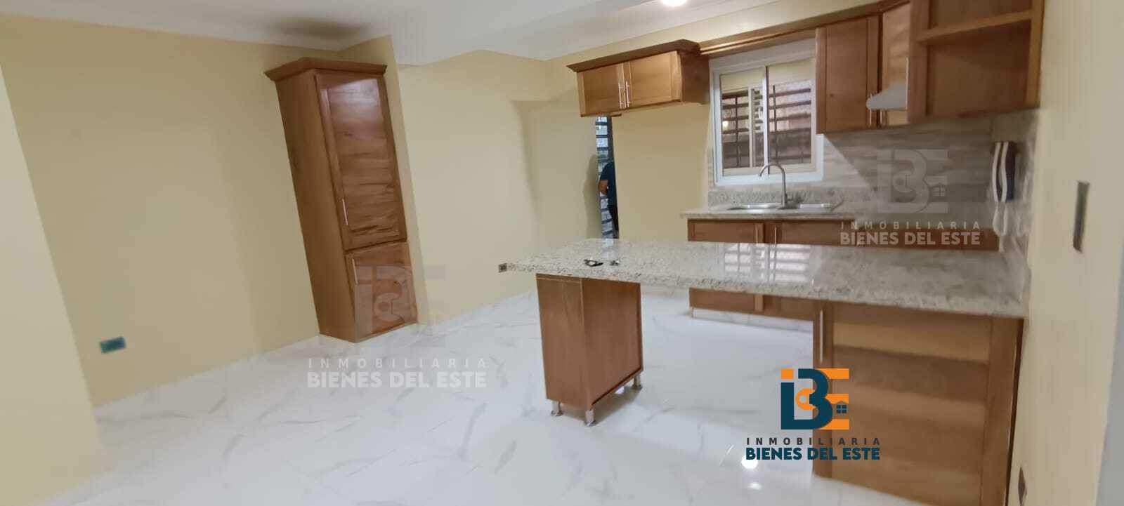 apartamentos - Se Renta Apartamento de Tres Habitaciones con Parqueo y Piscina Comun, 