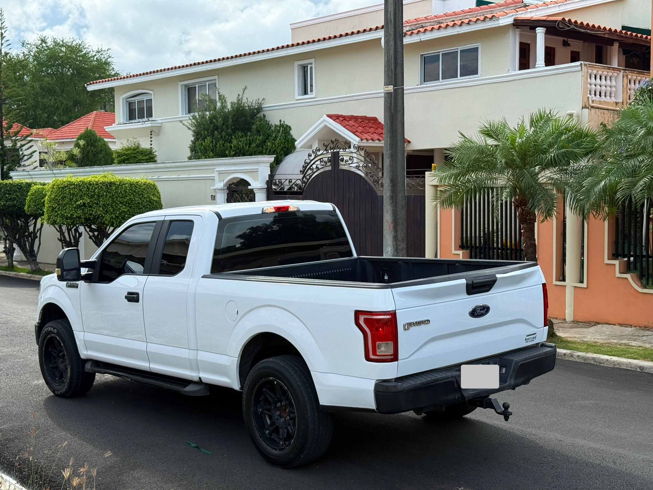 jeepetas y camionetas - Ford F150 XL 2015 tracción trasera 4X2 cabina y me 1