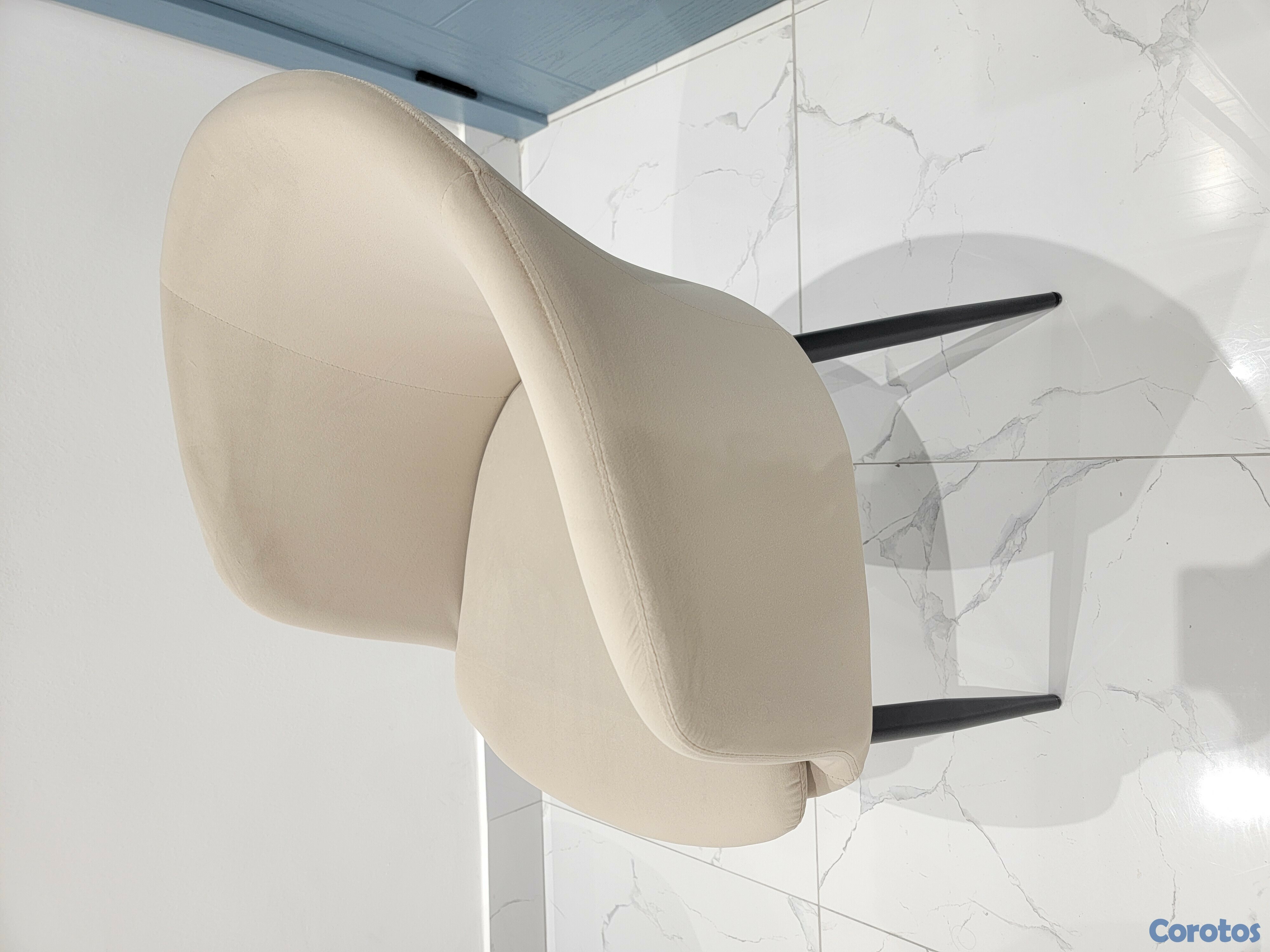 muebles y colchones - 4 sillas de comedor en tela beige y patas negras 3