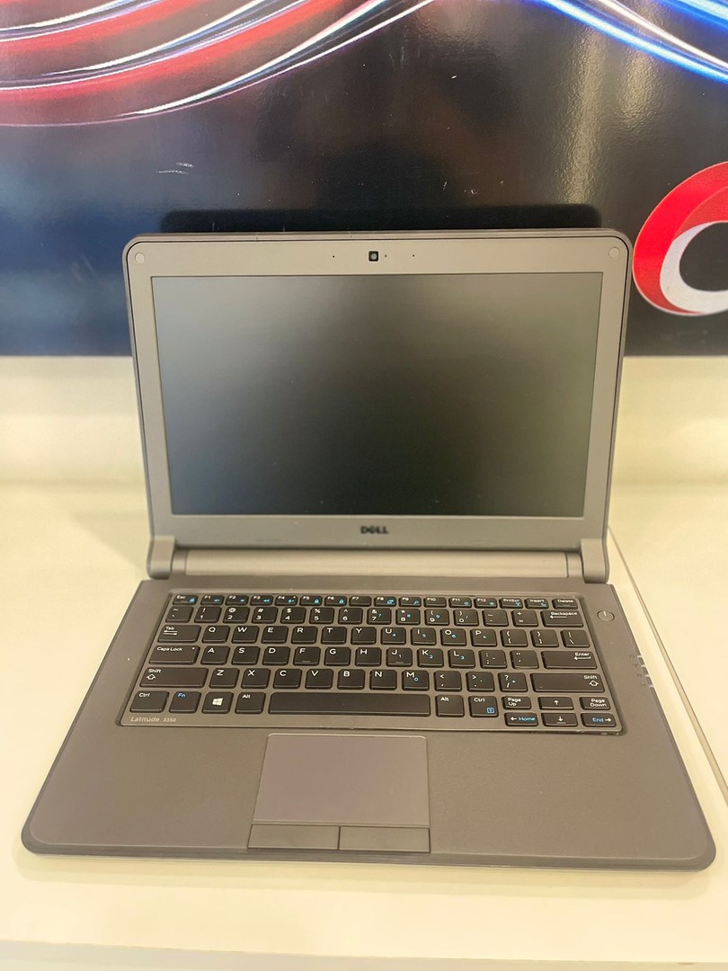 computadoras y laptops - Laptop Dell Latitude 3350 i3 5th generación 