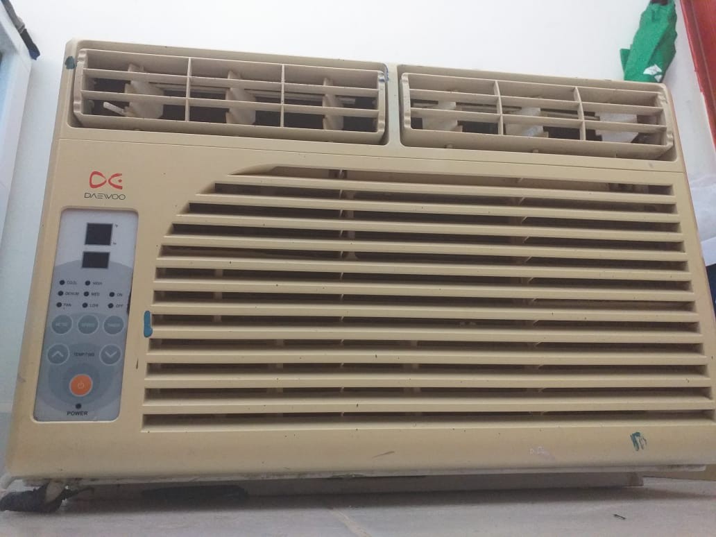aires acondicionados y abanicos - Aire Acondicionado Daewoo 110 volios. BTU 5,300 con su control