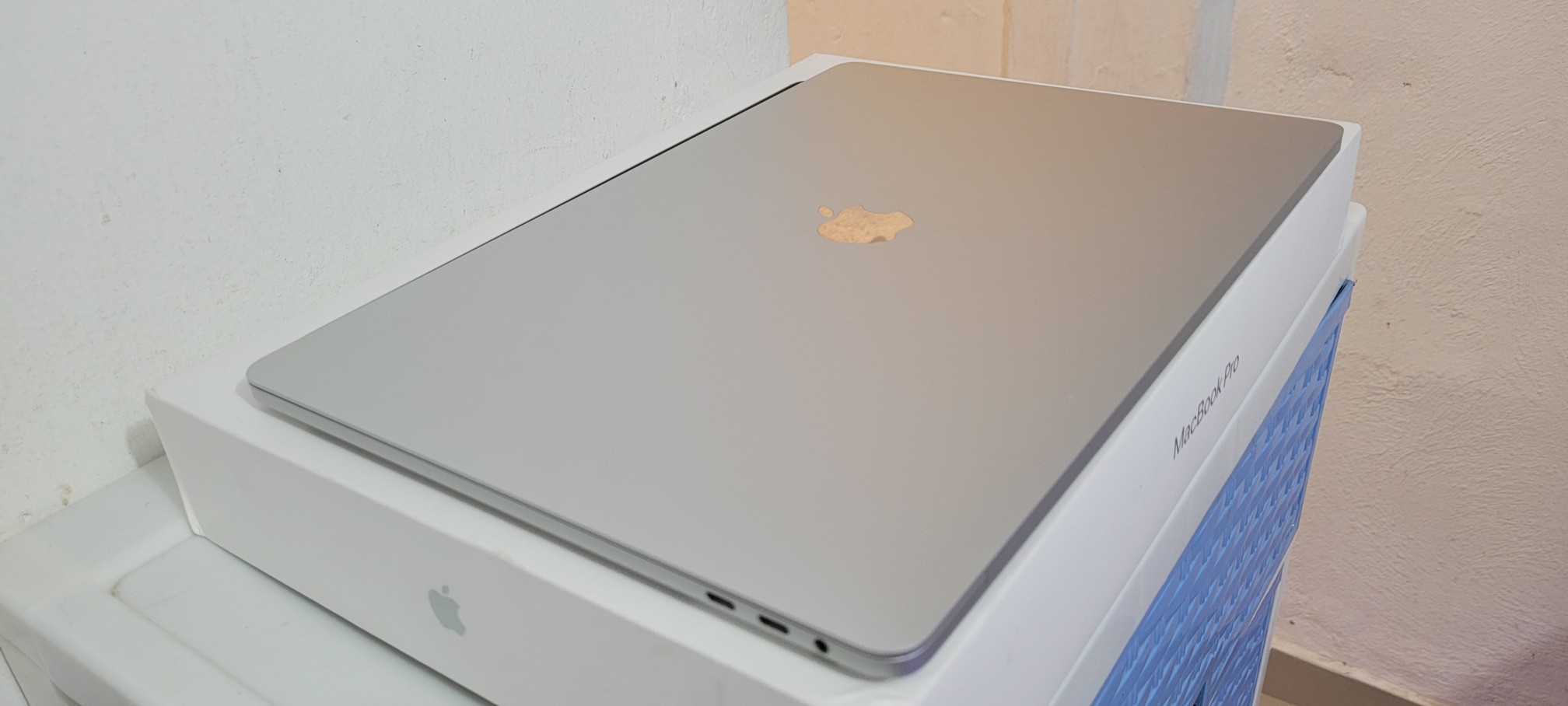 computadoras y laptops - Macbook Pro 15.4 Pulg Core i7 Ram 16gb Disco 256gb Año 2018 Doble Video Graphics 2