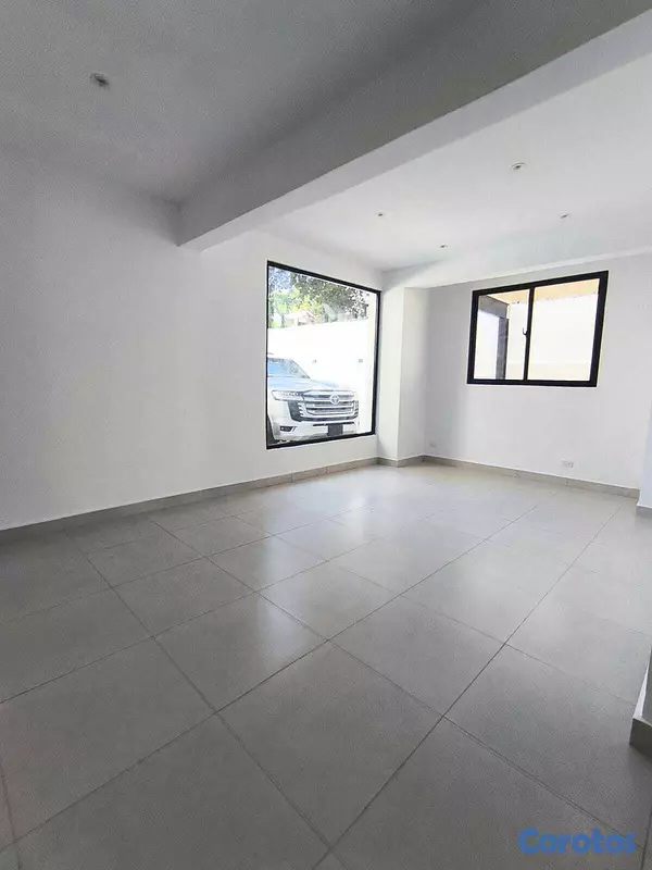 oficinas y locales comerciales - Local en primer piso en la Julia  5