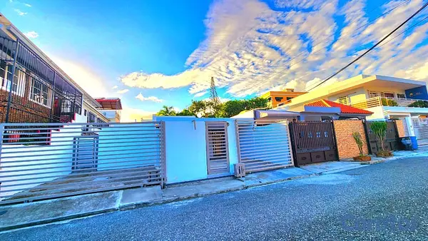 casas - Espaciosa Casa en Alquiler, en Miramar  Santo Domi 5