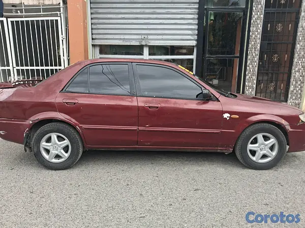 carros - Se vende Mazda 323 año 2002 6