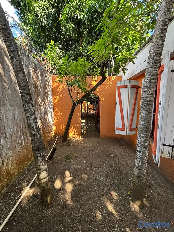 casas - Amplia y exclusiva propiedad en zona estratégica d 12